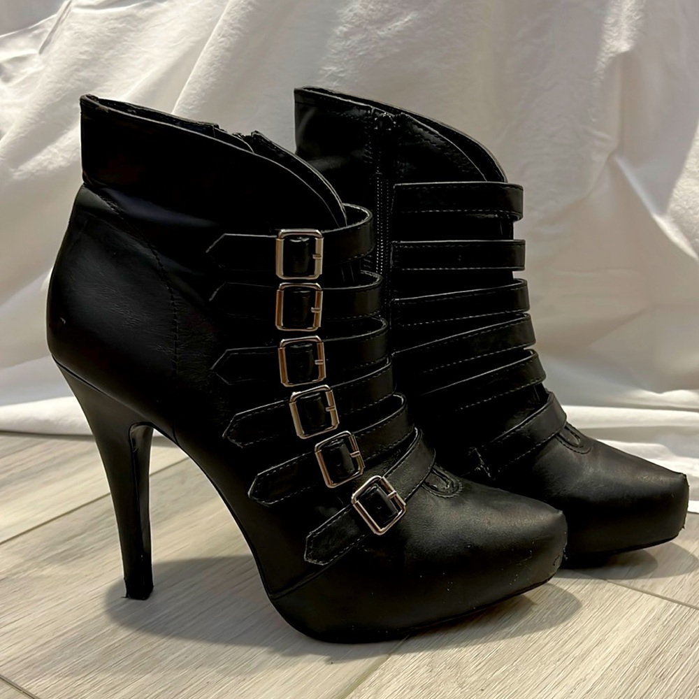Diba size 9 Stiletto Bootie